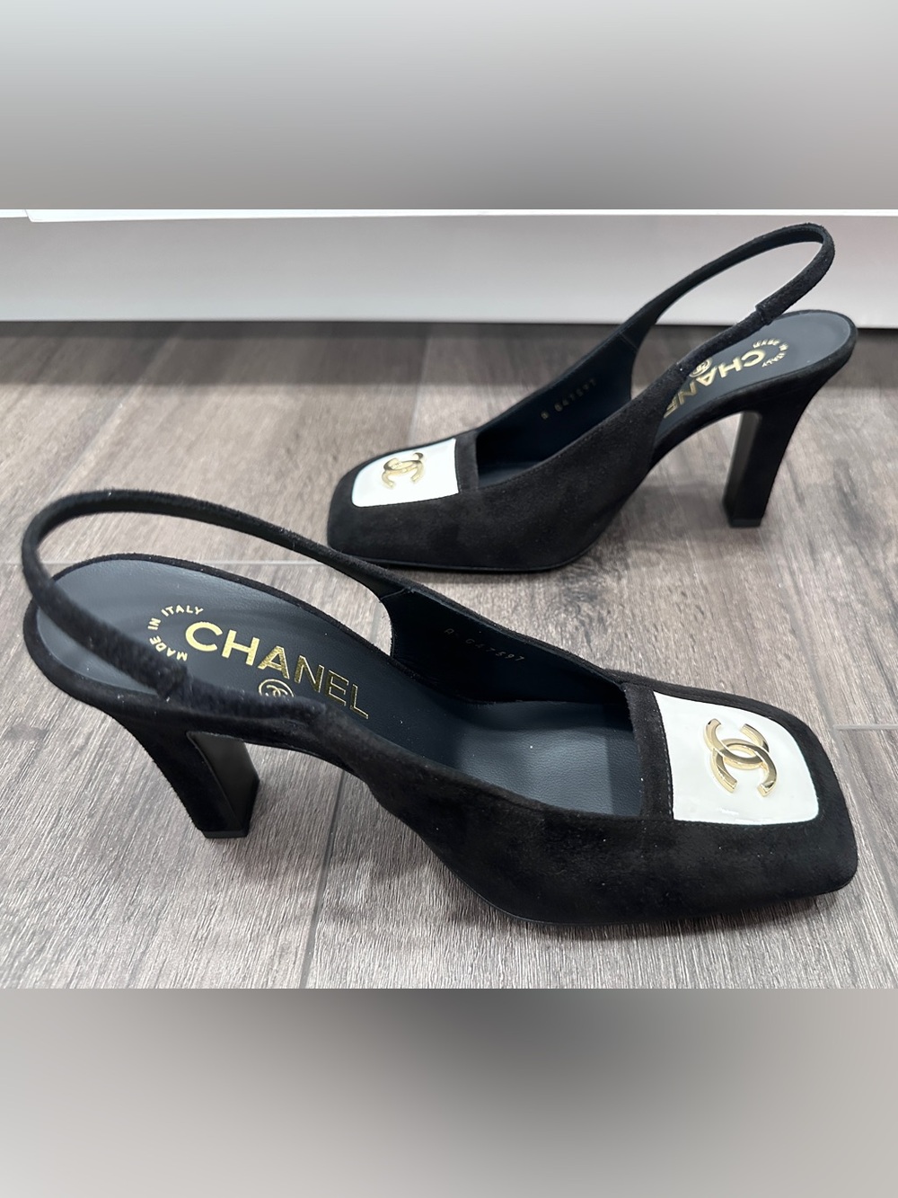2026 CHANEL BLACK AND WHITE SUEDE GOLD CC LOGO HEELS SLINGBACKS PUMPS SHOES 38C - Picture 16 of 16